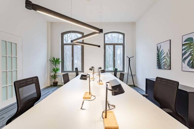 Sleeves Up! - Coworking Space